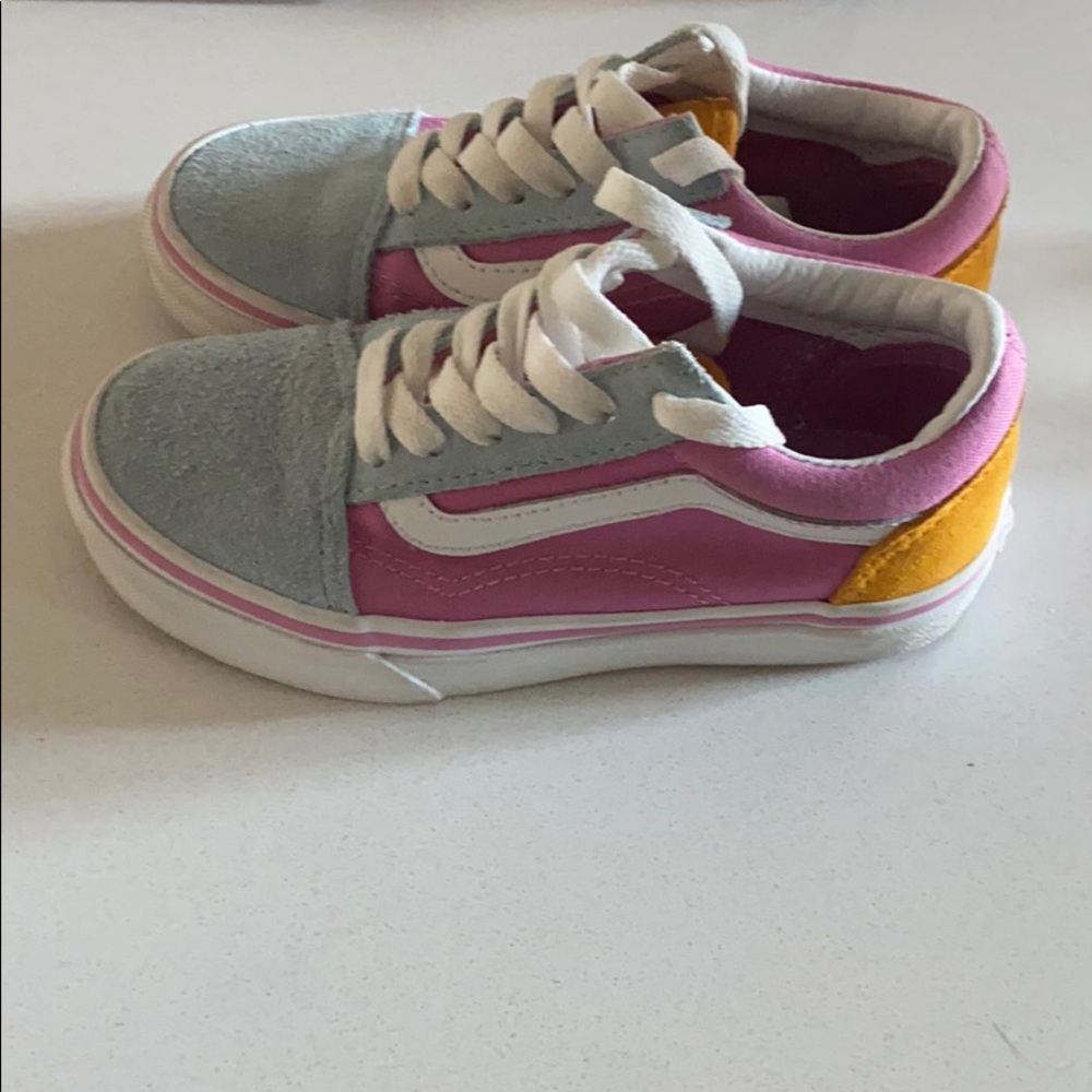Vans - Picture 2 of 2